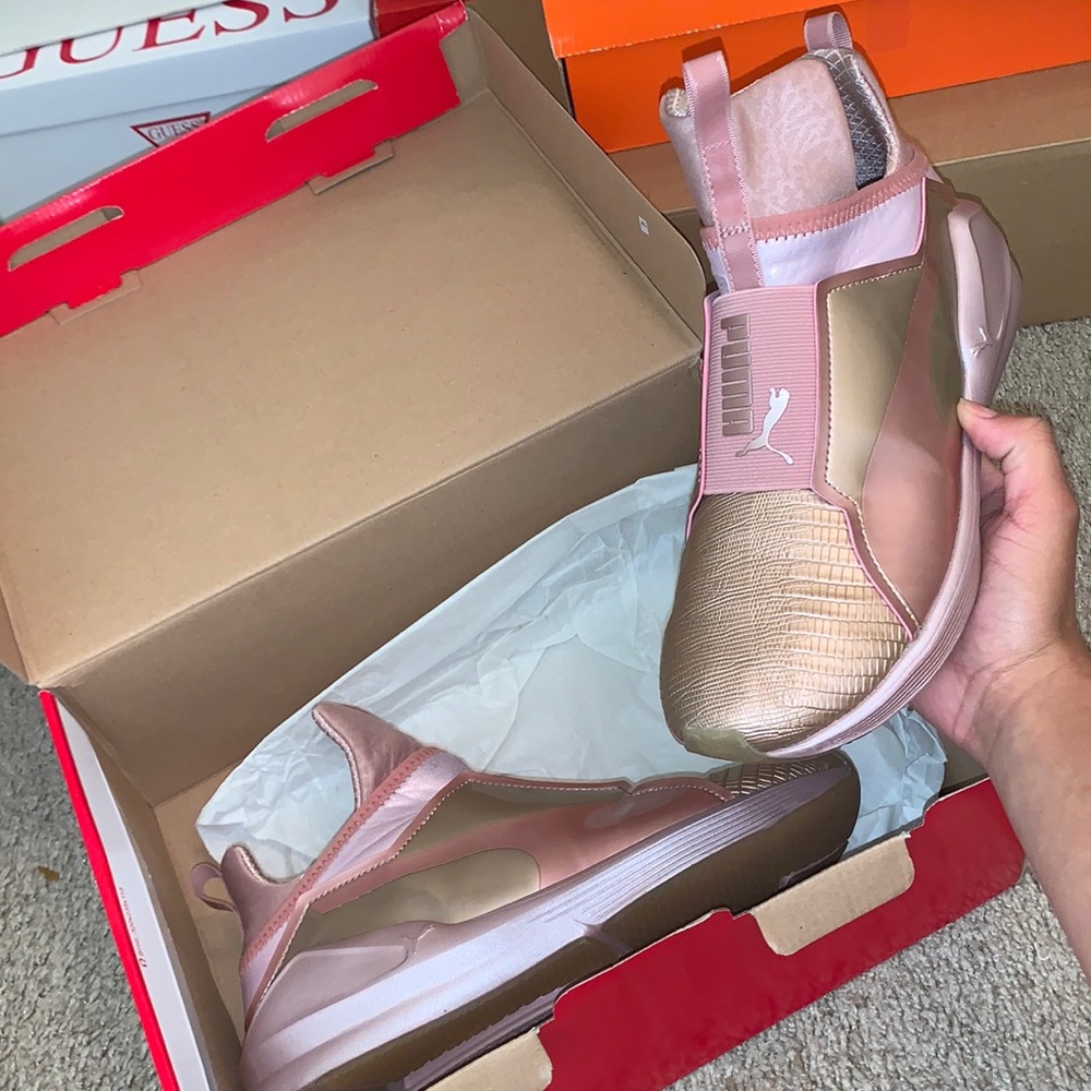 Pink pumas
